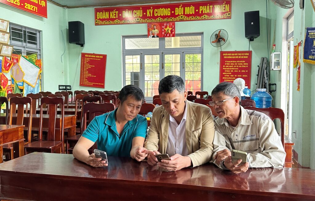 nhieu can bo cap co so du lon tuoi nhung van no luc hoc hoi cong nghe de nang cao nang luc phuc vu nhan dan