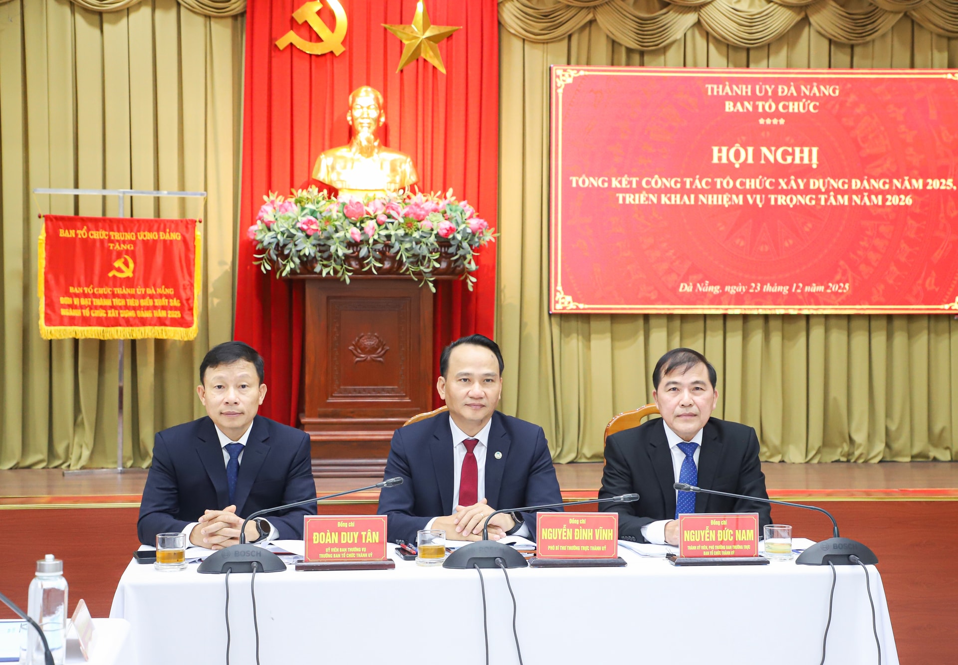 thanh uy 2