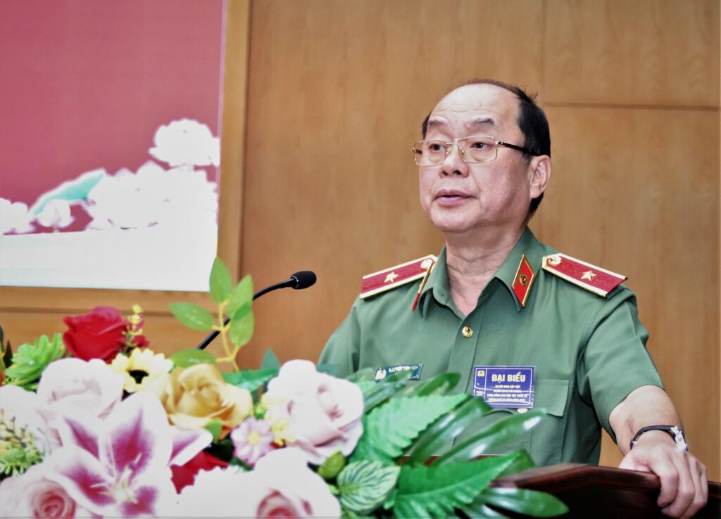 300 nguoi uy tin trong dong bao dan toc thieu so 1