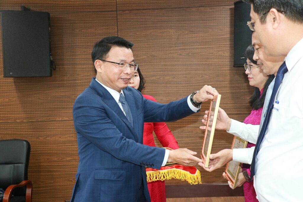 BQL ha tang uu tien tong ket 2025 2