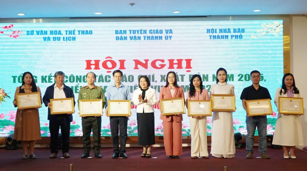 Ban Dan van thanh uy tong ket cong tac bao chi 2025 1