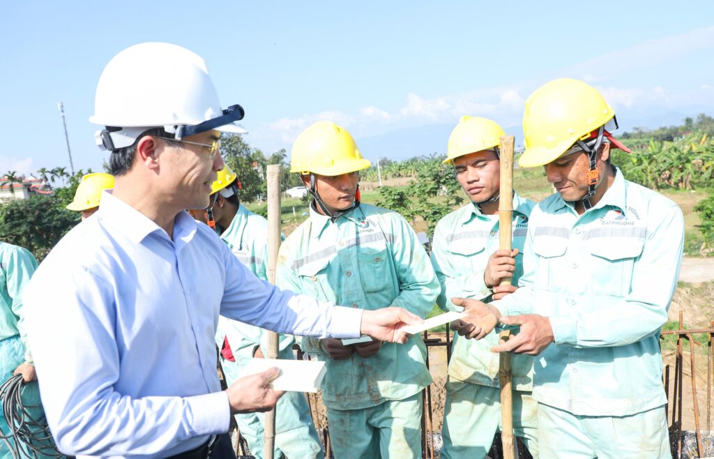 Chu tich UBND tham cong trinh trong diem 2026 1