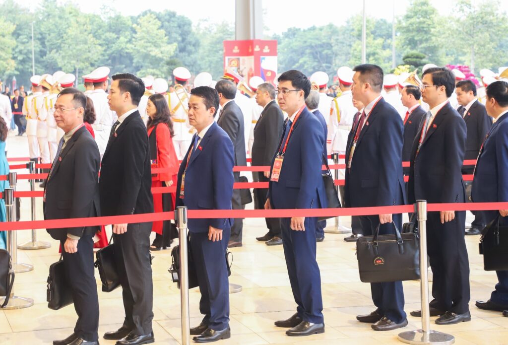 Dai hoi Dang ngay lam viec thu 3 8