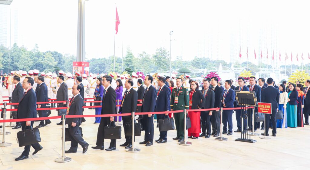 Dai hoi Dang ngay lam viec thu 3 9