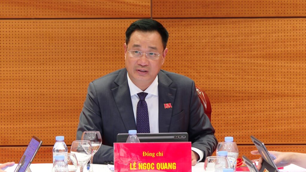 Doan Da Nang thao luan van kien Dai hoi Dang