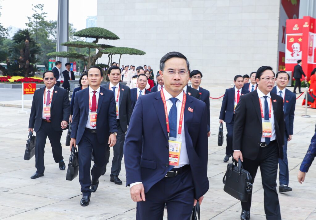 Doan Da Nang thao luan van kien Dai hoi Dang 10
