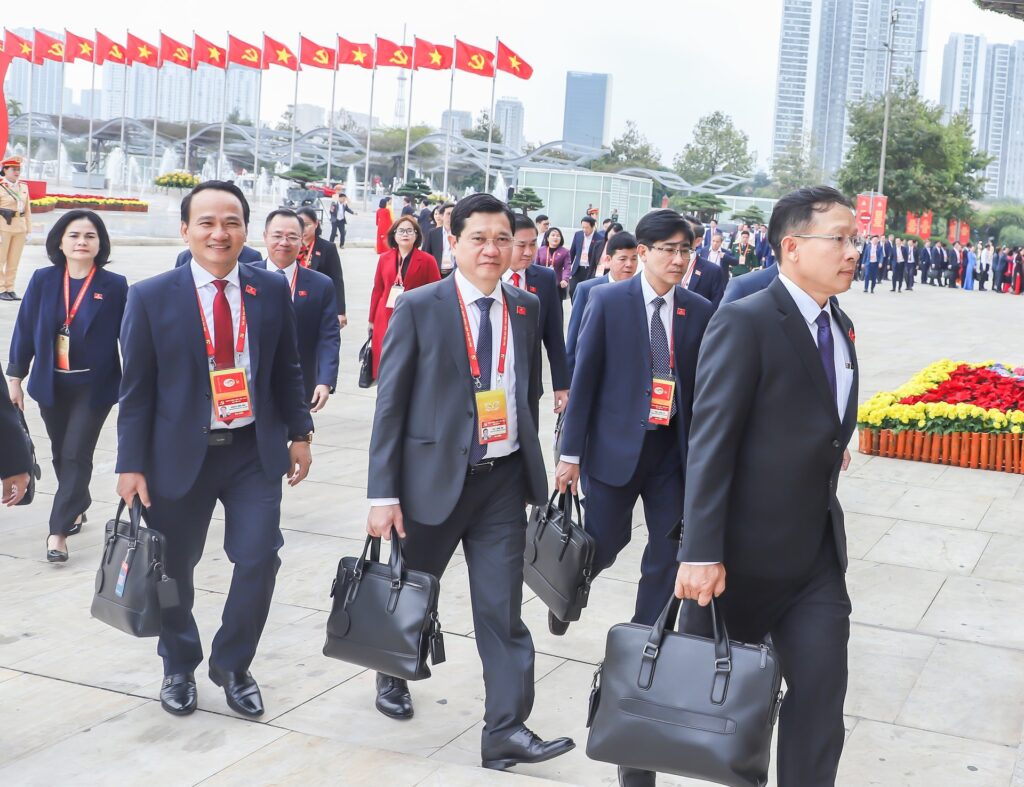 Doan Da Nang thao luan van kien Dai hoi Dang 12