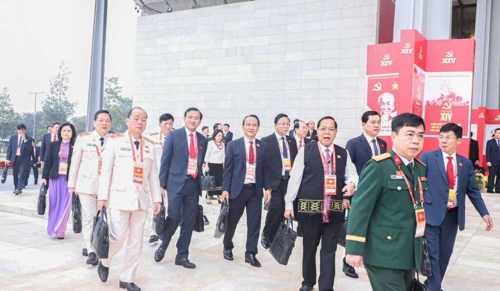 Doan Da Nang thao luan van kien Dai hoi Dang 13