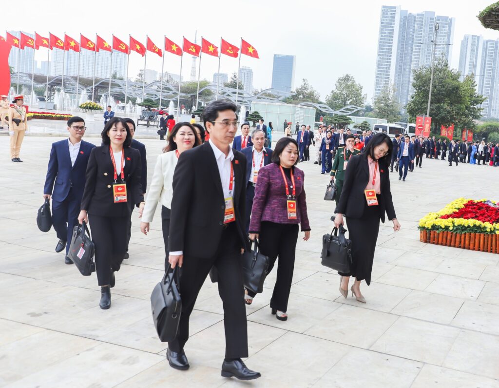 Doan Da Nang thao luan van kien Dai hoi Dang 14