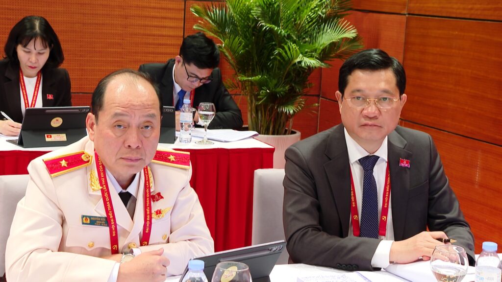 Doan Da Nang thao luan van kien Dai hoi Dang 5