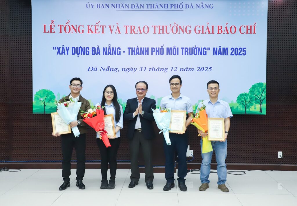 Giai bao chi Da Nang Xay dung thanh pho moi truong 2025 2