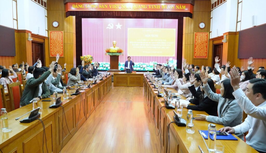 Gioi thieu Bi thu ung cu Dai bieu Quoc hoi 3