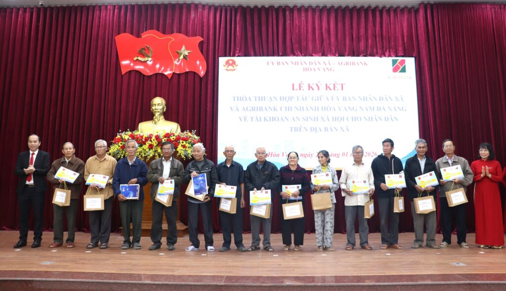 Hoa Vang chi tra che do anh sinh qua ngan hang 1