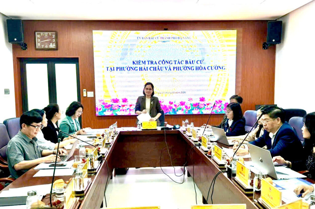 Kiem tra cong tac bau cu phuong Hai Chau Hoa Cuong