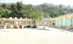 Kiem tra tien do xay truong tai Hung Son_3