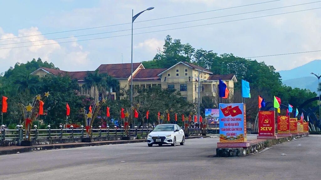 Nong Son lay y kien ung cu dai bieu HDND 1