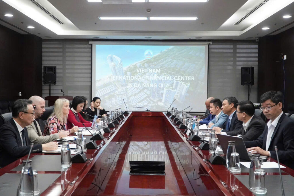 Tiep chu tich UK Skills Partnership 1
