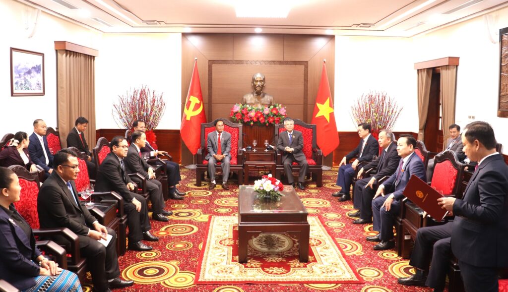 Tinh Salavan chuc Tet thanh pho 2026