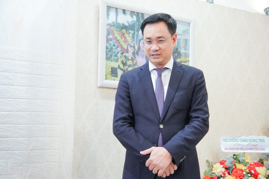 Trao huy hieu dang 30 01 26 8