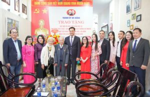 Trao huy hieu dang 30-01-26_9