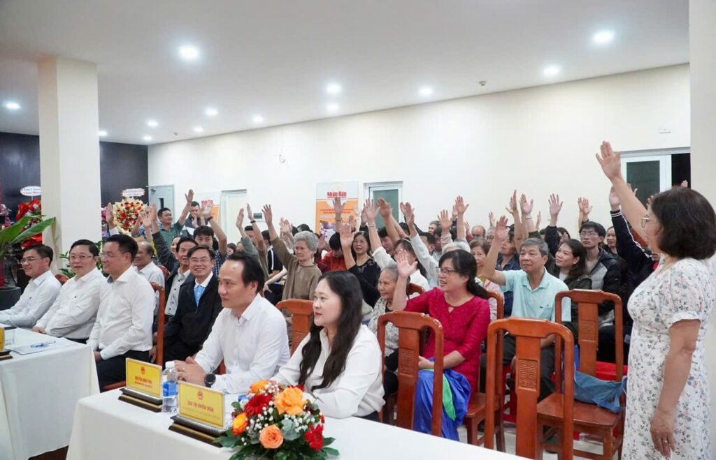 100 cu tri tin nhiem Bi thu Le Ngoc Quang 1