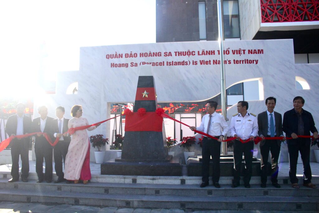 Bien ten UBND dac khu Hoang Sa