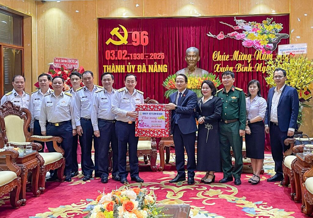 Bo tu lenh Hai quan chuc Tet 2026 1