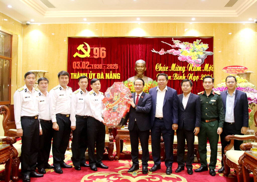 Cac lu doan tau ngam tham chuc tet Da Nang 2026
