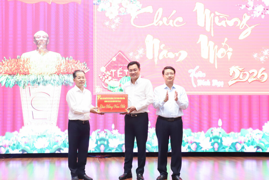 Chanh an toa an nhan dan toi cao chuc tet Da Nang