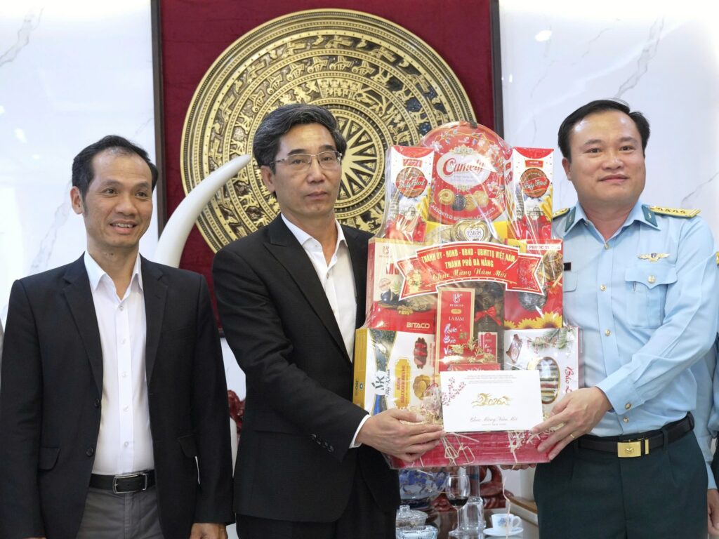 Chuc Tet su doan 372 2026