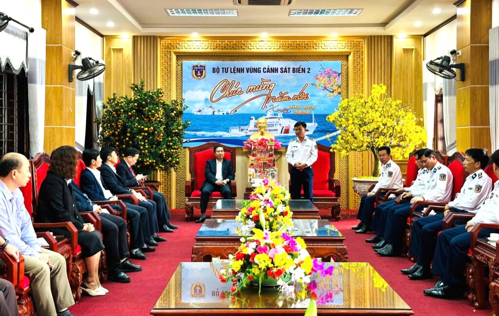 Chuc tet vung canh sat bien 2