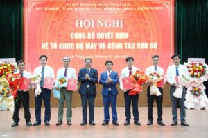 Cong bo quyet dinh to chuc bo may BQL