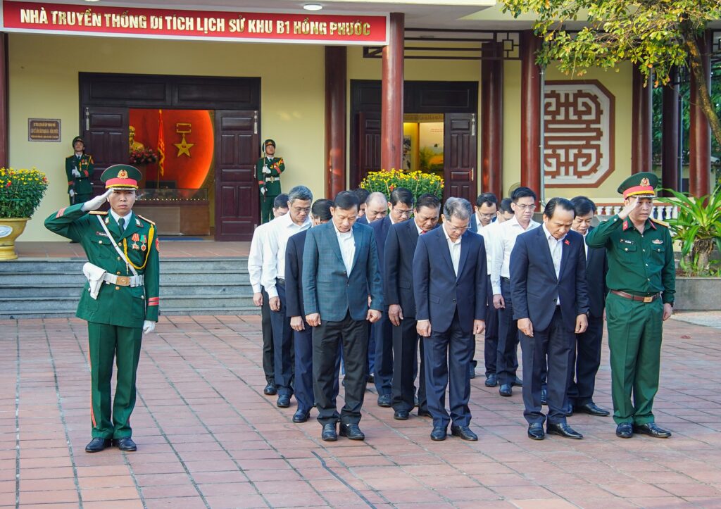 Dong chi Nguyen Van Quang dang huong Anh hung liet si 2026