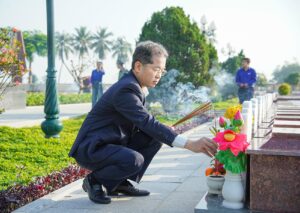 Dong chi Nguyen Van Quang dang huong Anh hung liet si 2026_1