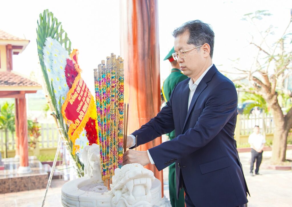 Dong chi Nguyen Van Quang dang huong Anh hung liet si 2026 4