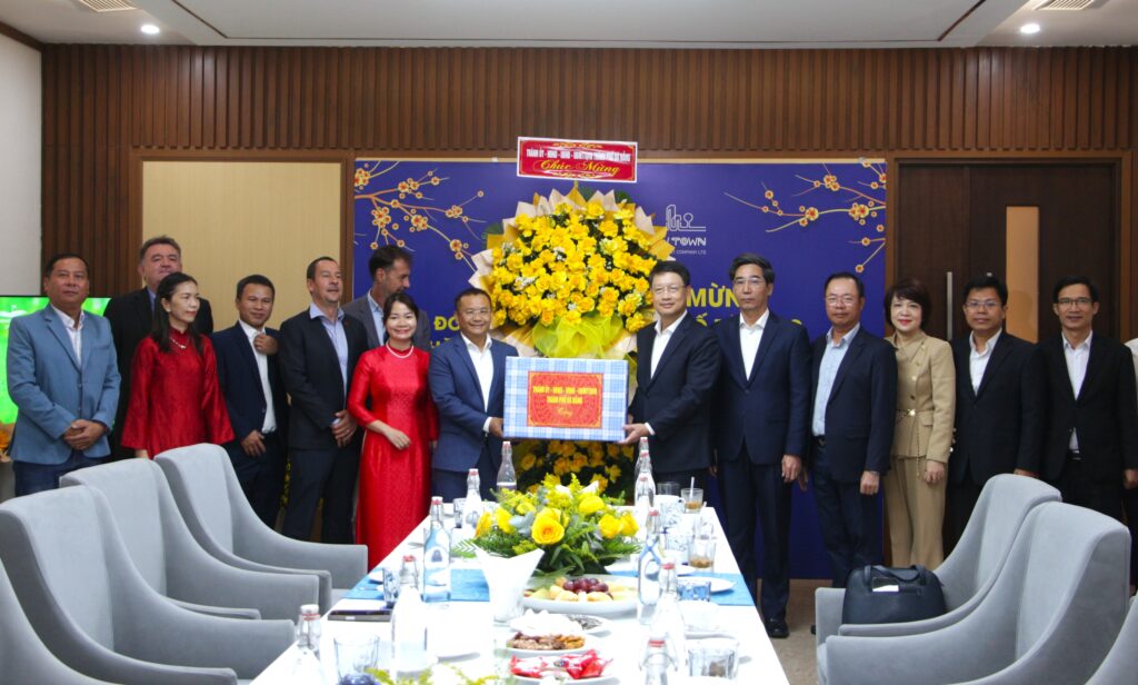 Dong vien cac doanh nghiep ngay dau nam moi 2026