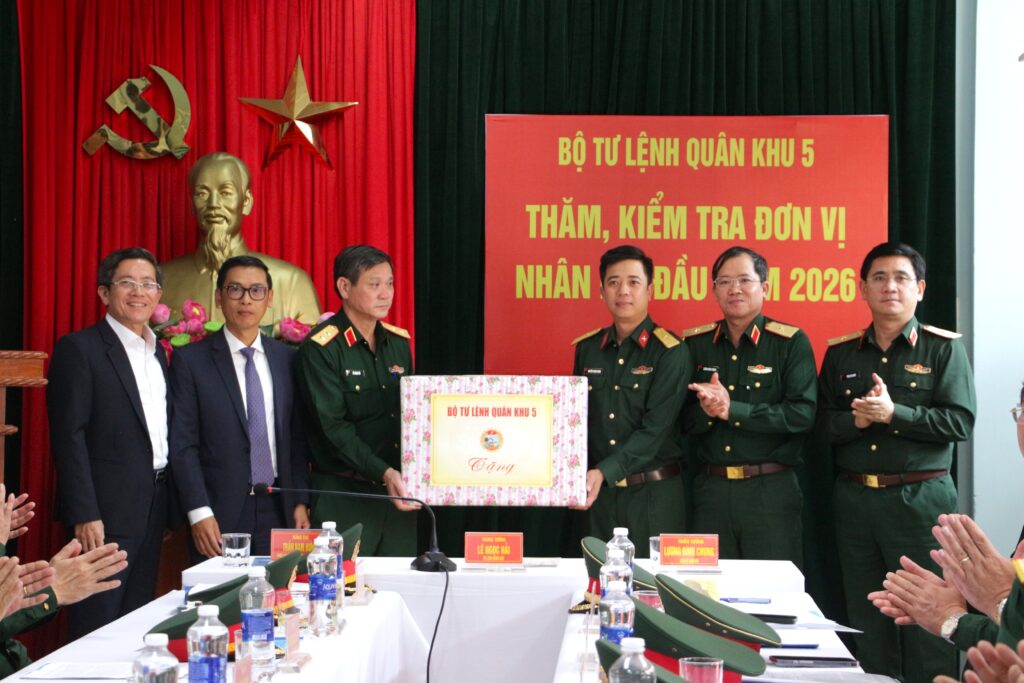 Dong vien cong ty ra quan dau nam 10