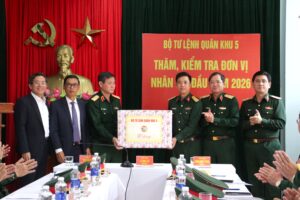 Dong vien cong ty ra quan dau nam_10