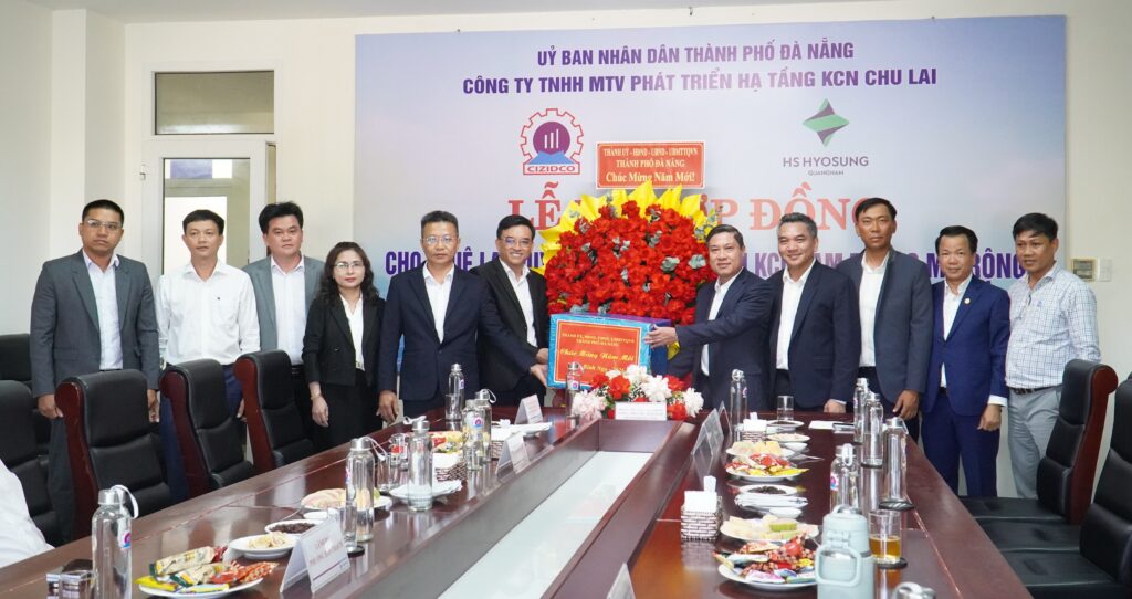 Dong vien cong ty ra quan dau nam 8