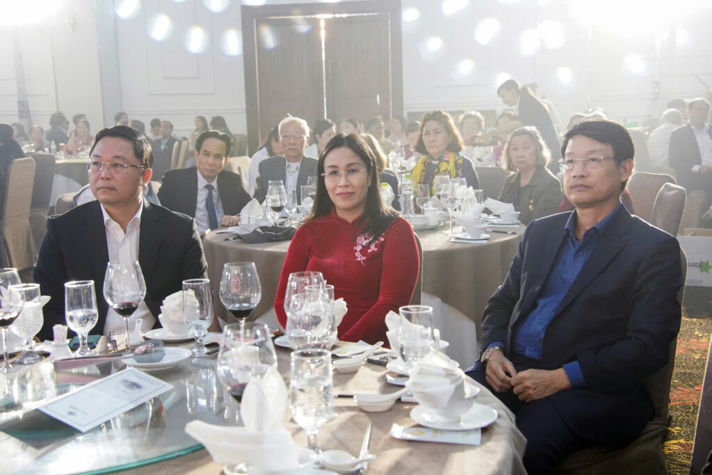 Gap mat van nghe si Tet 2026 1