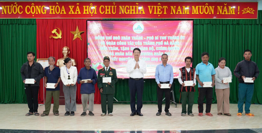 Kiem tra bau cu Dong Giang 1