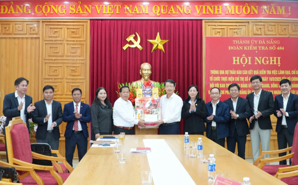 Kiem tra bau cu Tay Giang thang 2 1