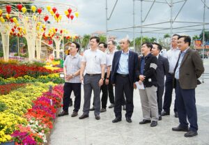 Kiem tra tien do duong hoa xuan 2026