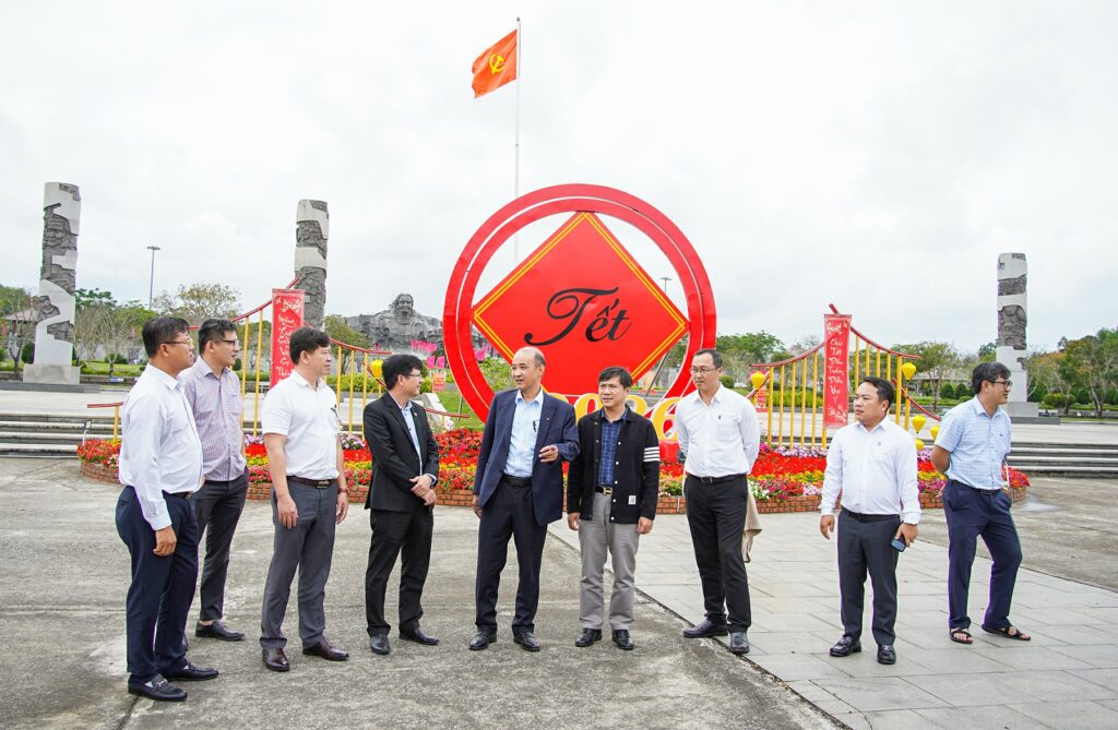 Kiem tra tien do duong hoa xuan 2026 1