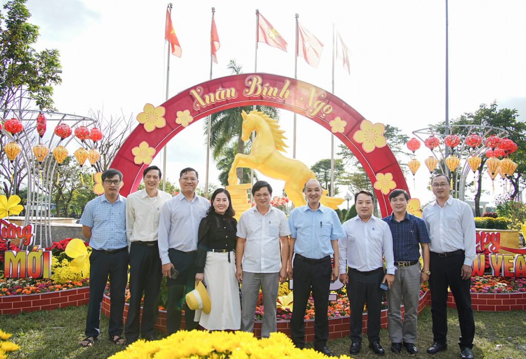 Kiem tra tien do duong hoa xuan 2026 2