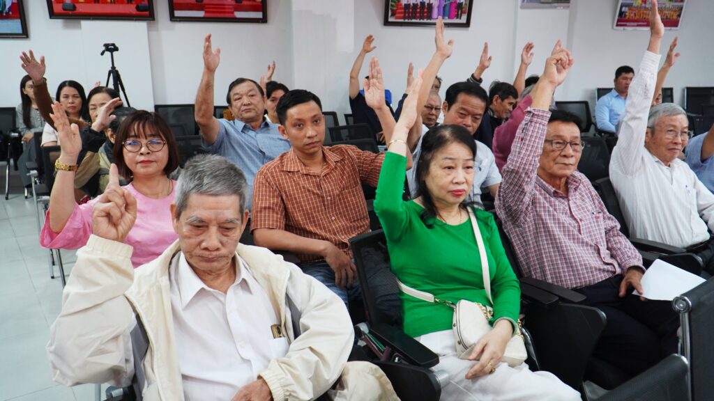 Lay phieu tin nhiem dong chi Pham Duc An 3