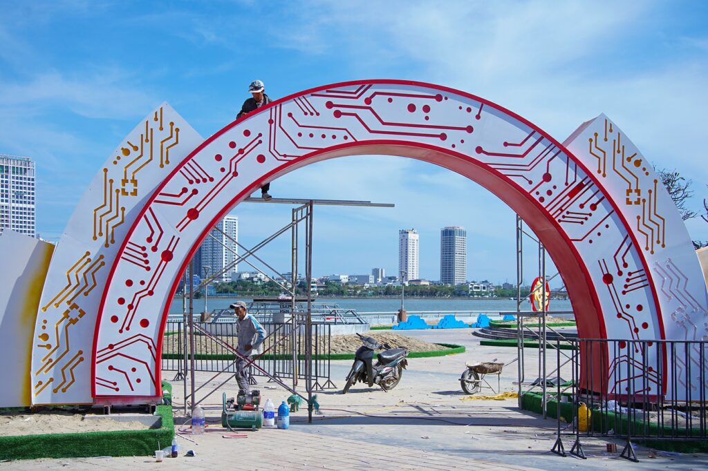 TRANG TRI HOA TET