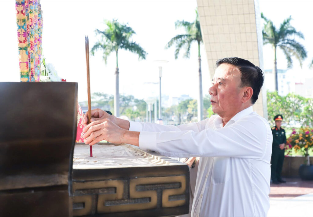Thuong truc Ban Bi thu dang huong thang 2 26 1