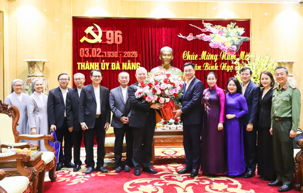 Toa giam muc giao phan Da Nang chuc Tet 2026