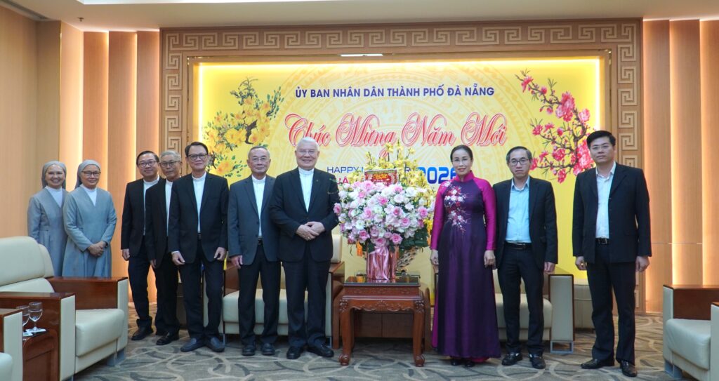 Toa giam muc giao phan Da Nang chuc Tet 2026 3